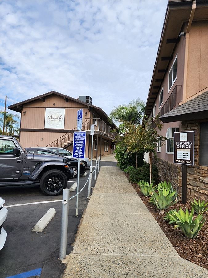 VILLAS AT MILLBROOK Apartments, 3320 North Millbrook Ave, Fresno, CA